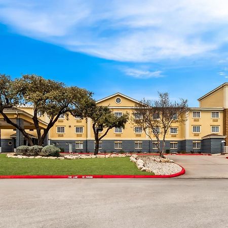 Quality Inn & Suites Airport North - Stone Oak San Antonio Exterior photo