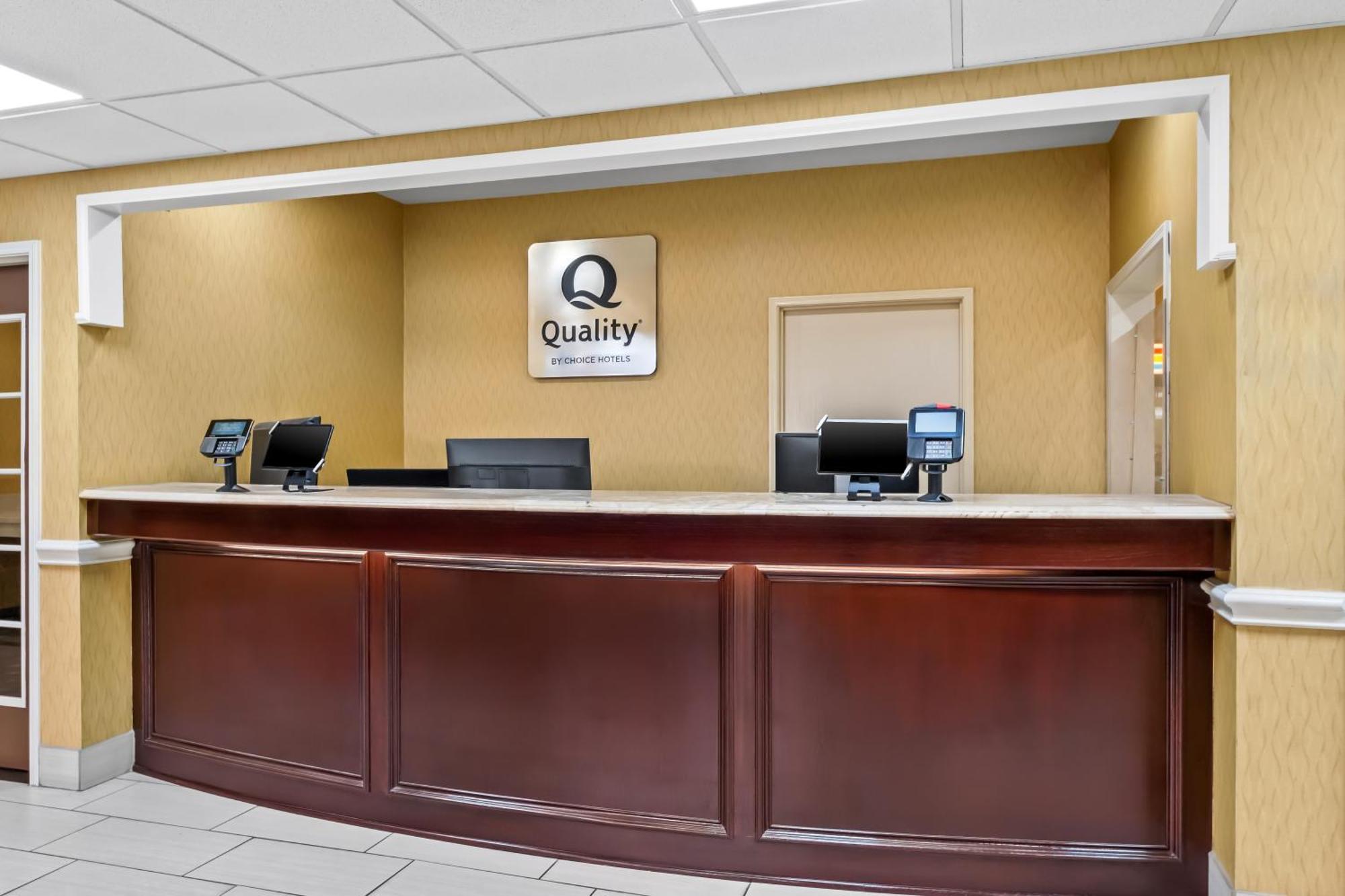 Quality Inn & Suites Airport North - Stone Oak San Antonio Exterior photo