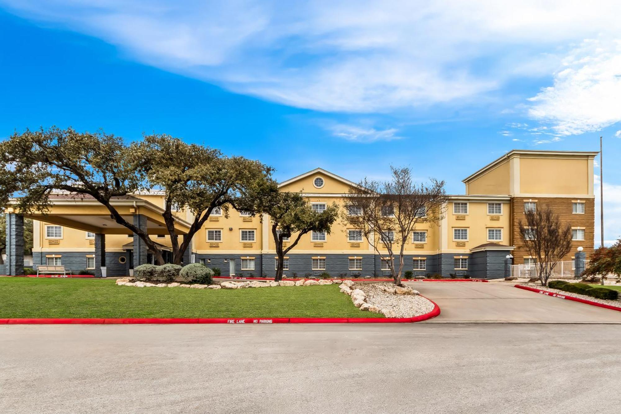 Quality Inn & Suites Airport North - Stone Oak San Antonio Exterior photo