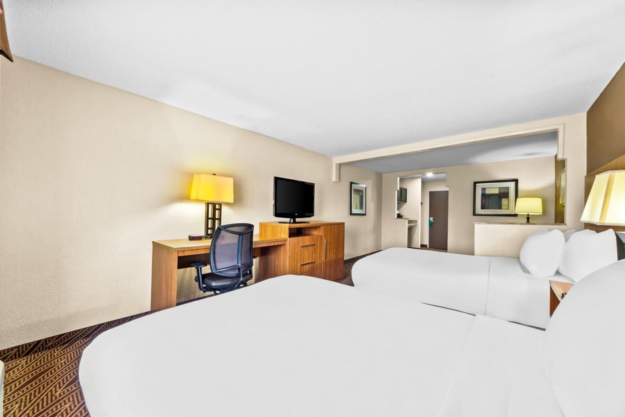 Quality Inn & Suites Airport North - Stone Oak San Antonio Exterior photo