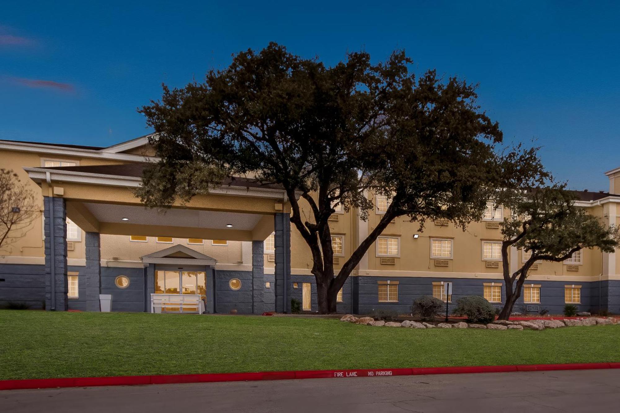 Quality Inn & Suites Airport North - Stone Oak San Antonio Exterior photo