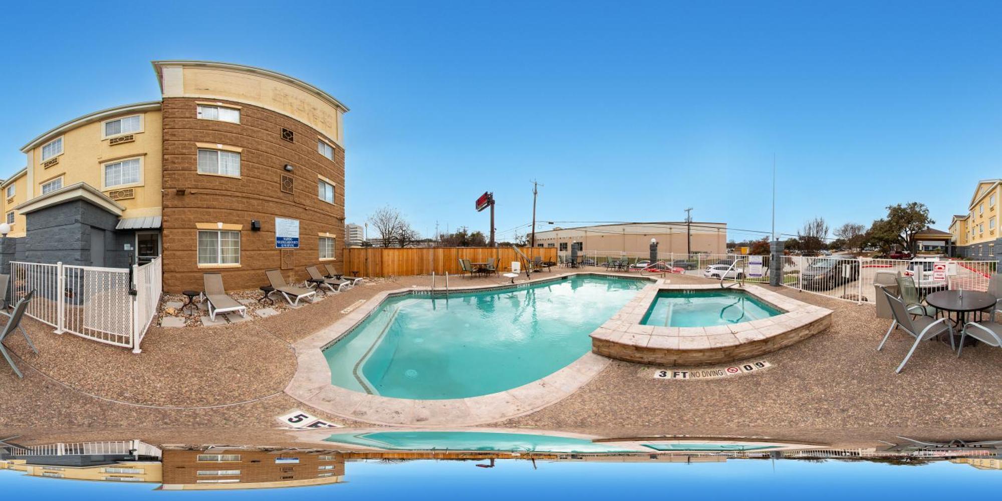 Quality Inn & Suites Airport North - Stone Oak San Antonio Exterior photo